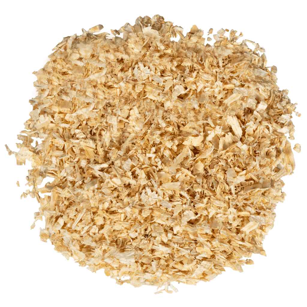 Holzspäne Einstreu im Stall verteilt